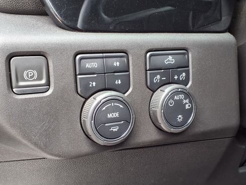 Used 2022 Chevrolet Silverado 1500 LT image 18