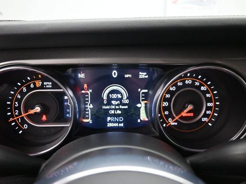 Used 2023 Jeep Gladiator Overland w/ Cold Weather Group AWD/4WD image 19