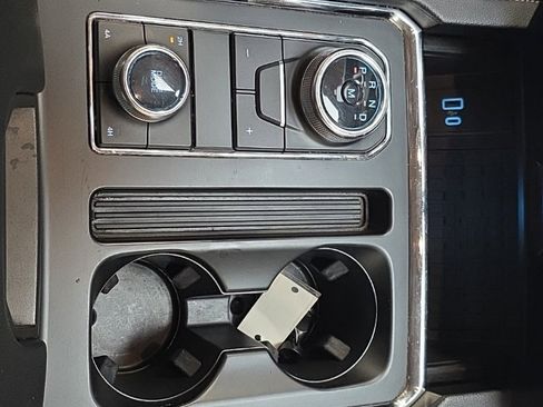 Used 2024 Ford Expedition XLT image 22