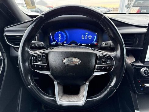 Used 2022 Ford Explorer Platinum w/ Technology Package AWD/4WD image 23
