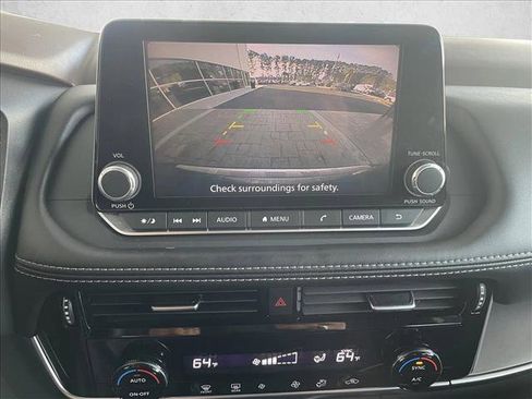 Used 2023 Nissan Rogue SV image 17