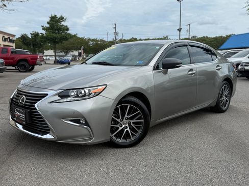 Used 2016 Lexus ES 350 w/ Navigation System Package FWD image 2