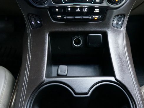 Used 2015 Chevrolet Suburban LT image 21