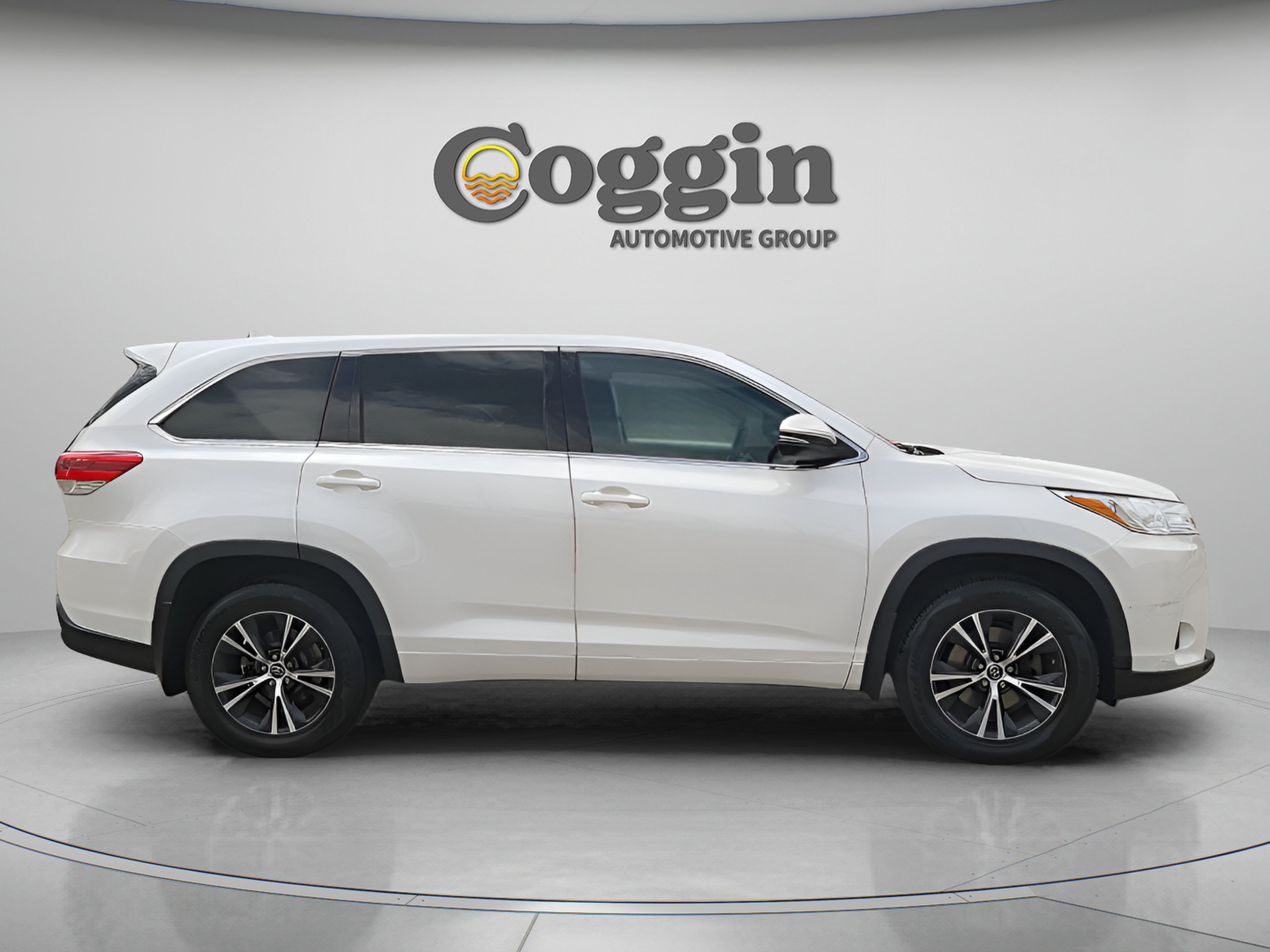Used 2018 Toyota Highlander Plus AWD/4WD image 7