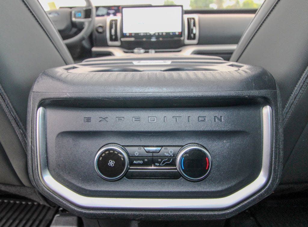 Used 2025 Ford Expedition Active AWD/4WD image 9