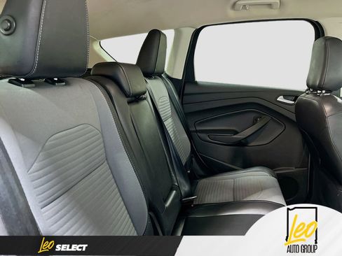 Used 2019 Ford Escape SE image 25