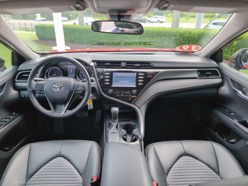 Used 2019 Toyota Camry SE FWD image 28