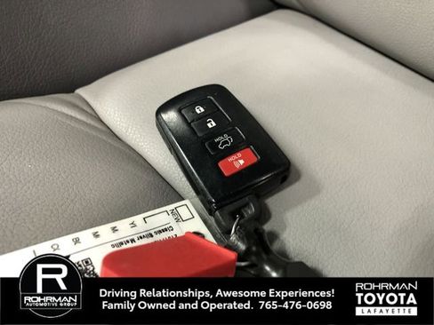 Used 2013 Toyota RAV4 Limited image 32