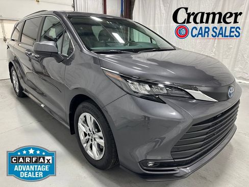 Used 2025 Toyota Sienna XLE w/ XLE Plus Package AWD/4WD image 1