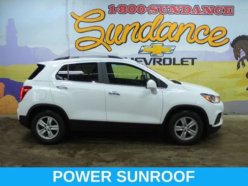Used 2017 Chevrolet Trax LT w/ Sun & Sound Package FWD image 1