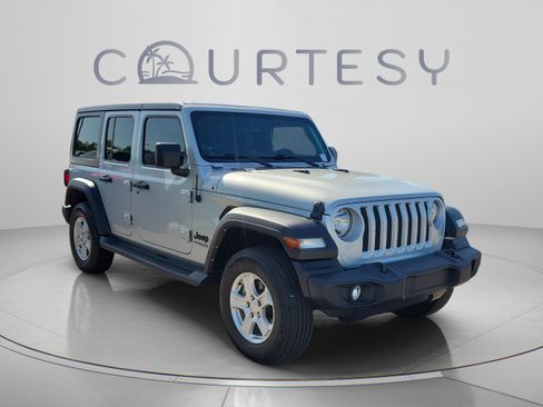 Used 2022 Jeep Wrangler Unlimited Sport AWD/4WD image 4
