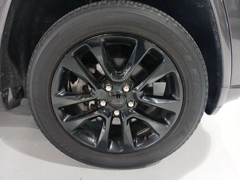 Used 2020 Jeep Grand Cherokee Altitude AWD/4WD image 21