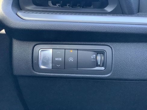 Certified 2025 Chevrolet Traverse LT w/ Midnight/Sport Edition image 16