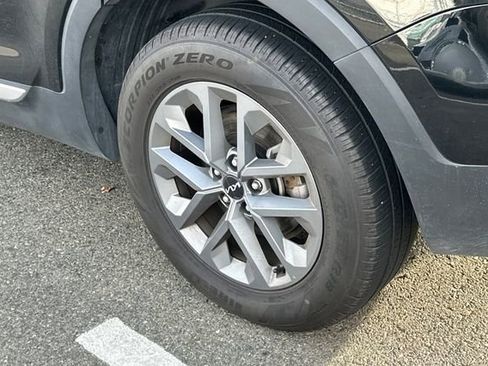 Used 2024 Kia Telluride LX image 7