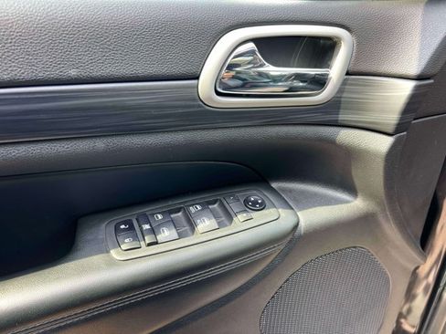 Used 2020 Jeep Grand Cherokee Altitude AWD/4WD image 15