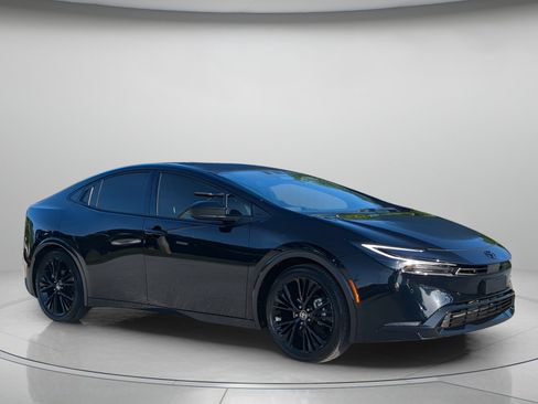 Used 2026 Toyota Prius FWD image 38