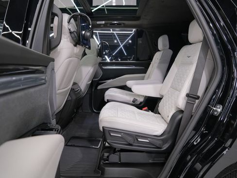 Used 2026 Cadillac Escalade V w/ LPO, ONYX Package image 29