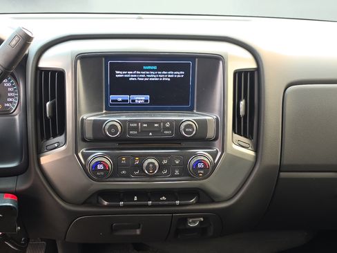 Used 2018 Chevrolet Silverado 1500 LT w/ LT Eassist Package AWD/4WD image 14