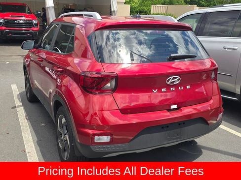 Used 2025 Hyundai Venue Limited FWD image 6