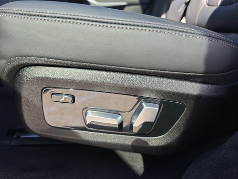 Used 2026 BMW X7 xDrive40i image 15