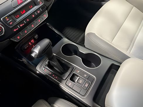 Used 2019 Kia Sorento SX w/ SX Touring Package FWD image 28