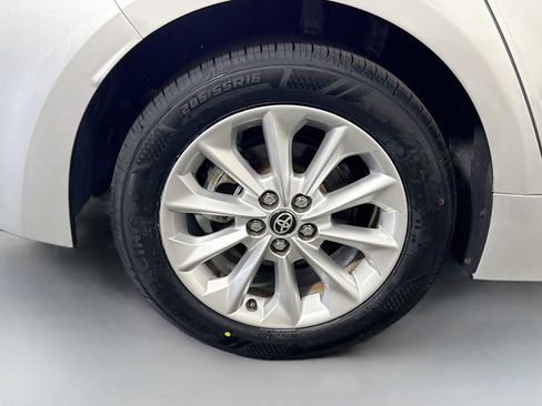 Used 2022 Toyota Corolla LE w/ LE Convenience Package FWD image 33