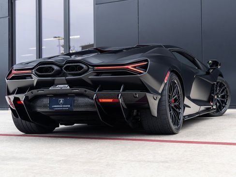 Used 2024 Lamborghini Revuelto image 9
