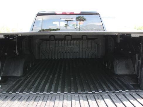 Used 2023 GMC Sierra 1500 AT4 w/ AT4 Premium Package AWD/4WD image 10