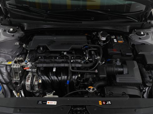 Used 2023 Hyundai Elantra SE image 28