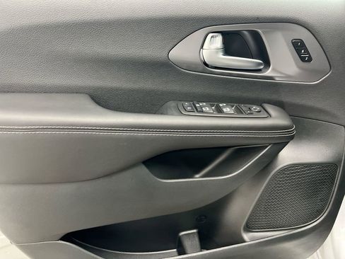 New 2026 Chrysler Pacifica Select FWD image 20