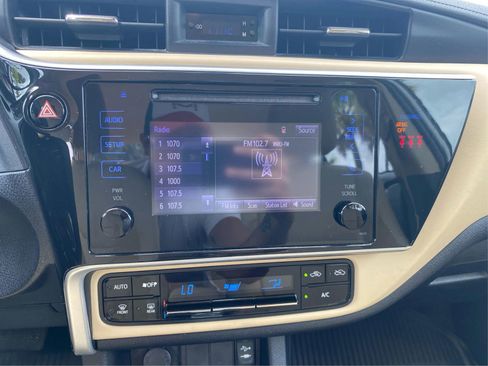 Used 2018 Toyota Corolla LE FWD image 12