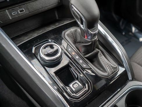 Used 2025 GMC Canyon Elevation image 30