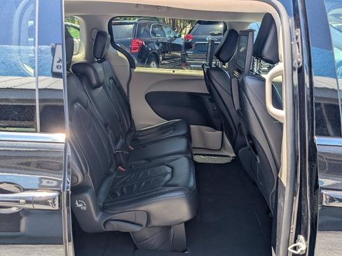 Used 2022 Chrysler Pacifica Touring-L w/ Uconnect Theater Family Group FWD image 36