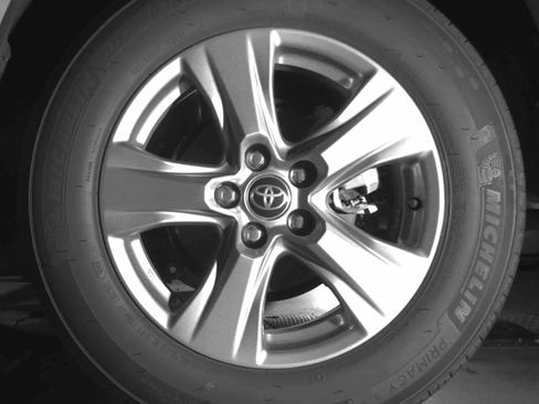 Used 2025 Toyota RAV4 XLE w/ Convenience Package image 11