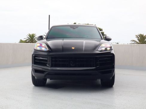Certified 2024 Porsche Cayenne AWD/4WD image 6