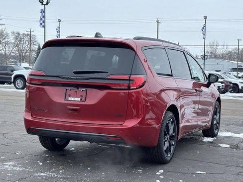 New 2026 Chrysler Pacifica Select w/ S Appearance Package image 29
