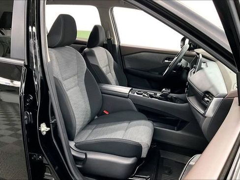 Used 2023 Nissan Rogue SV image 8