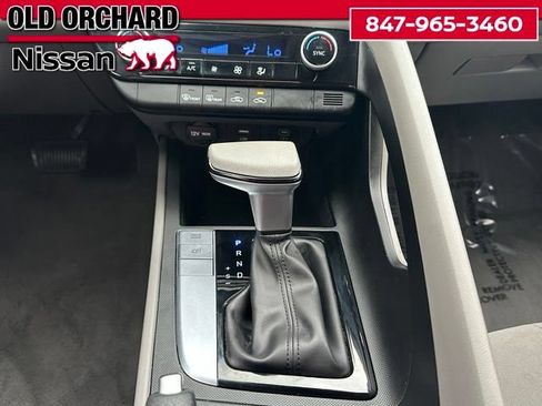 Used 2024 Hyundai Elantra SEL FWD image 15