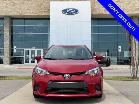 Used 2016 Toyota Corolla LE FWD image 2