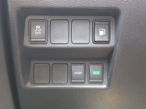 Used 2018 Nissan Rogue S image 13