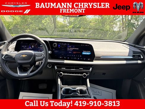 Used 2024 Chevrolet Traverse LT FWD image 12