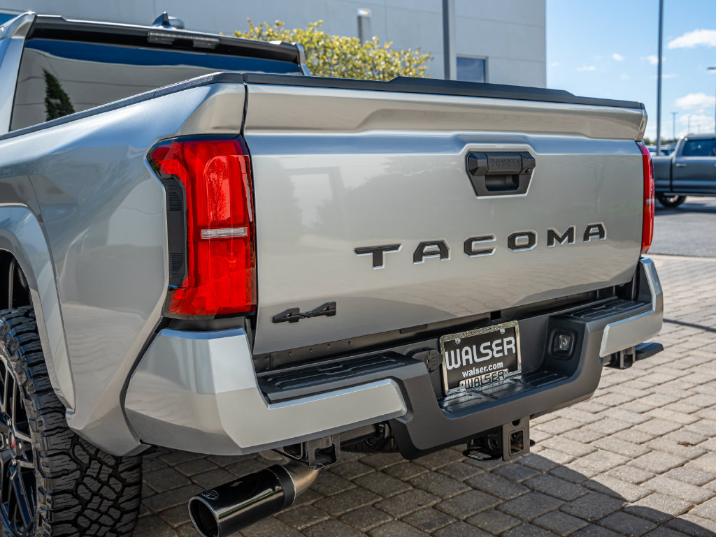 Used 2026 Toyota Tacoma SR5 AWD/4WD image 18