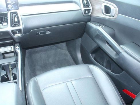 Used 2021 Kia Sorento EX w/ Panoramic Sunroof Package image 16