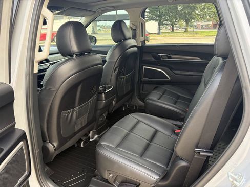 Used 2021 Kia Telluride EX w/ EX Premium Package AWD/4WD image 8