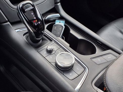 Used 2025 Cadillac XT6 Premium Luxury image 16