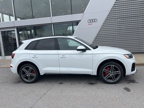 Used 2024 Audi Q5 e Premium Plus w/ Premium Plus Package image 12