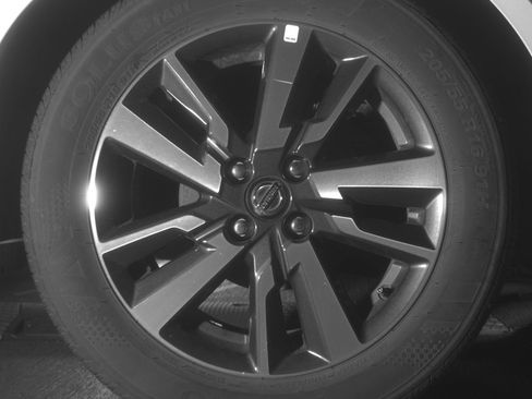 Used 2025 Nissan Versa SV w/ Trunk Package image 15