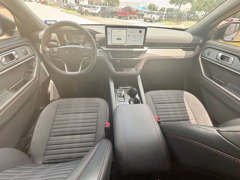 Used 2025 Ford Explorer ST-Line w/ Premium Package RWD image 12