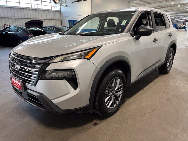 Used 2024 Nissan Rogue S AWD/4WD image 7