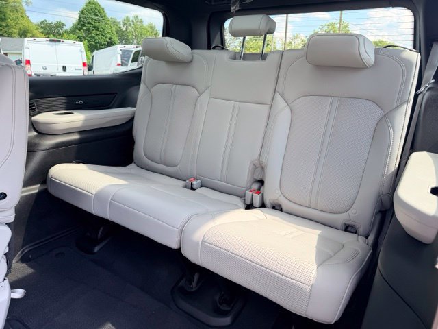 Used 2025 Jeep Wagoneer Series II w/ Premium Group I AWD/4WD image 25